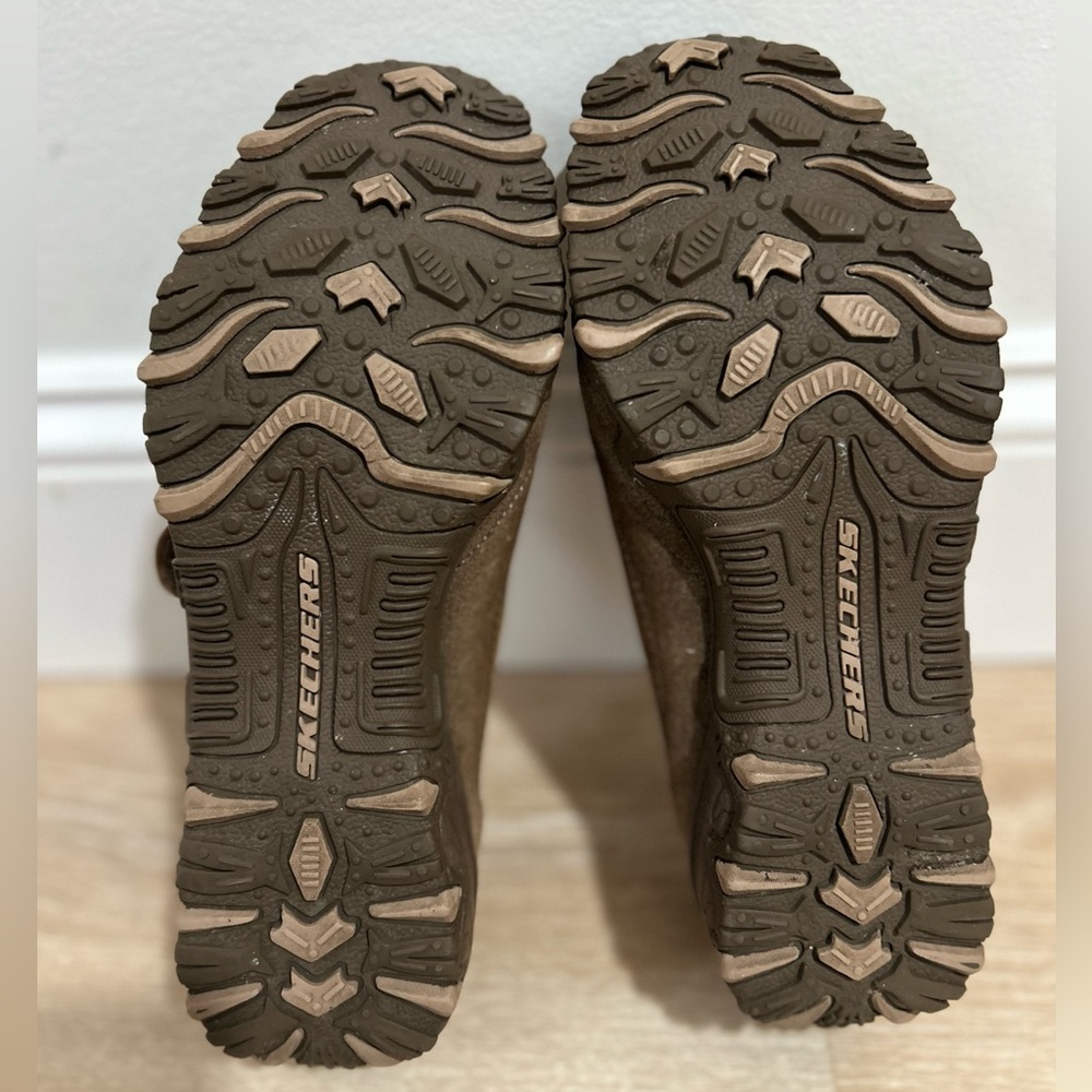 Sketchers Brown Suede Mary Jane Slip On Shoes Women’s Size 7.5 Adjustable Strap - Picture 6 of 11